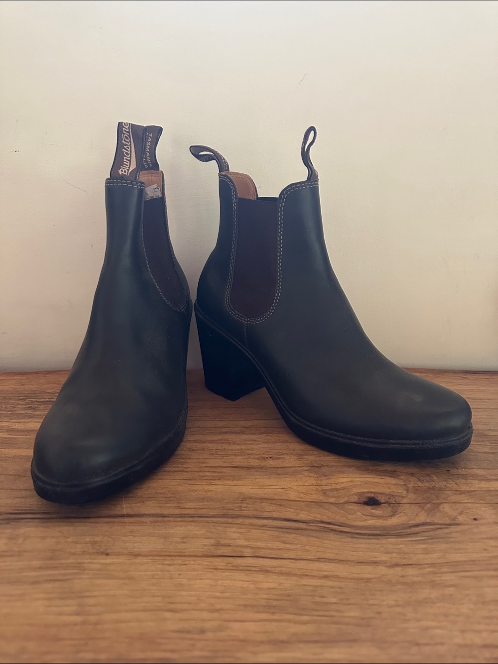 Blundstone Black Leather Chelsea Heel Booties